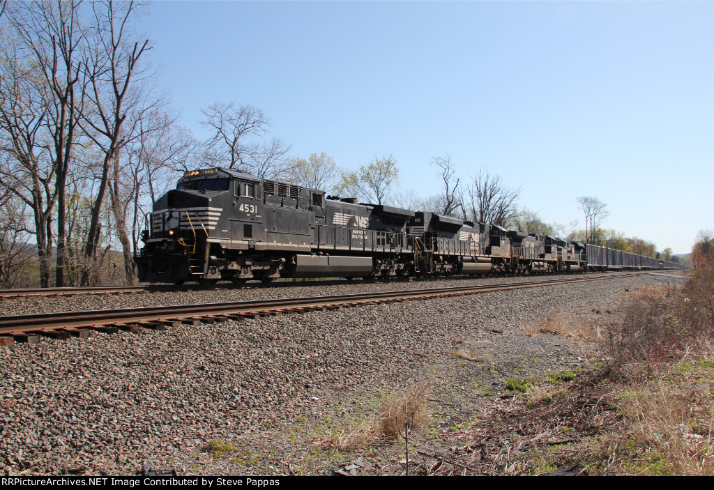 NS 4531 on the point of train 63V hauling trash from New York